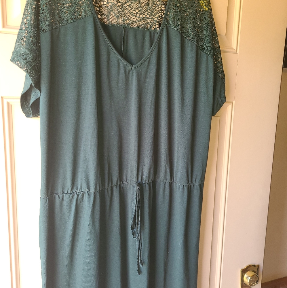 Hunter Green 2xl dress with lace shoulder accent